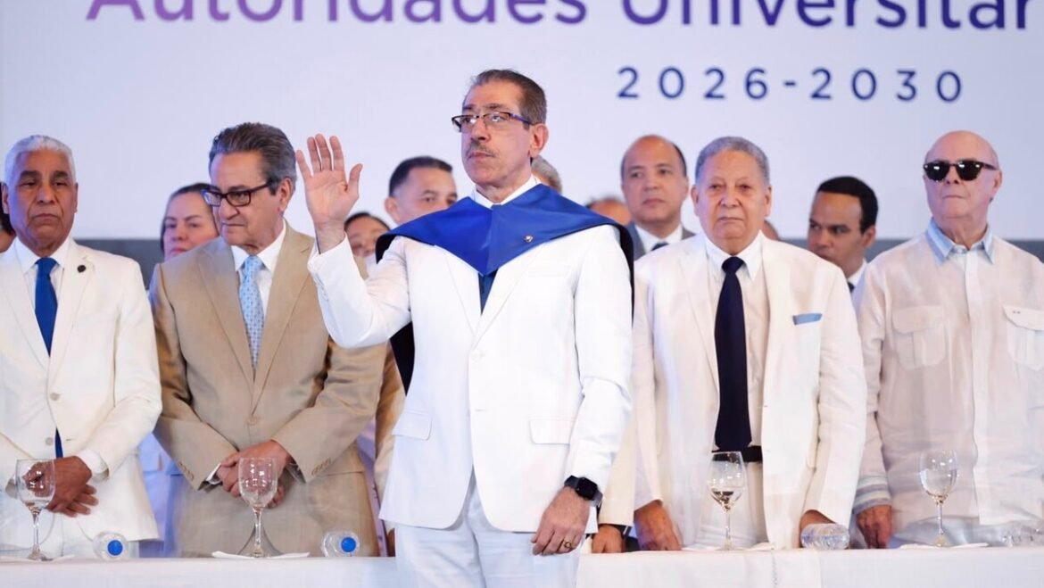 Jorge Asjana David asume Rectoría de la UASD